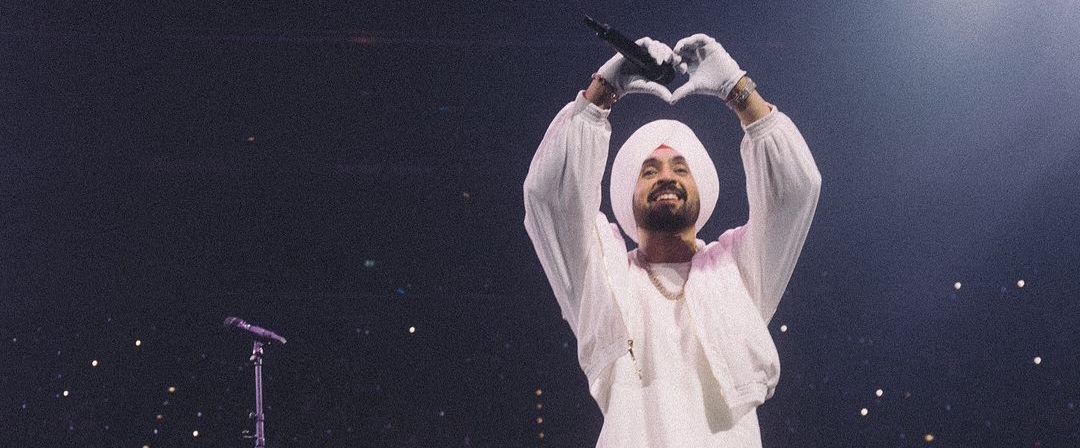 “Diljit Dosanjh Shares Heartfelt Moment with Family at Manchester Concert”